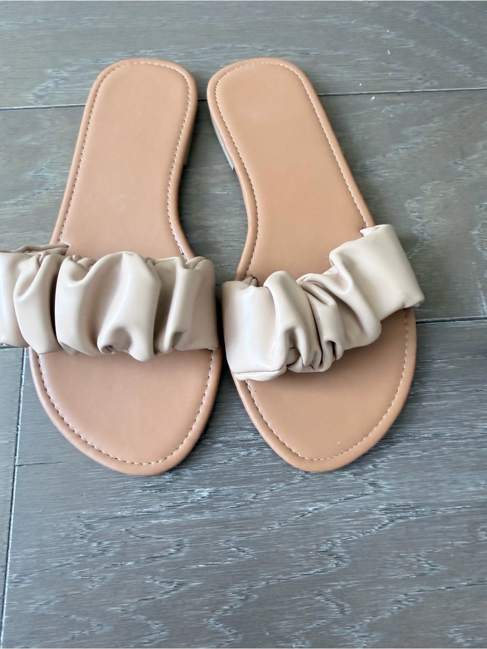 Women’s Ruched Strap Slide Sandals in Beige